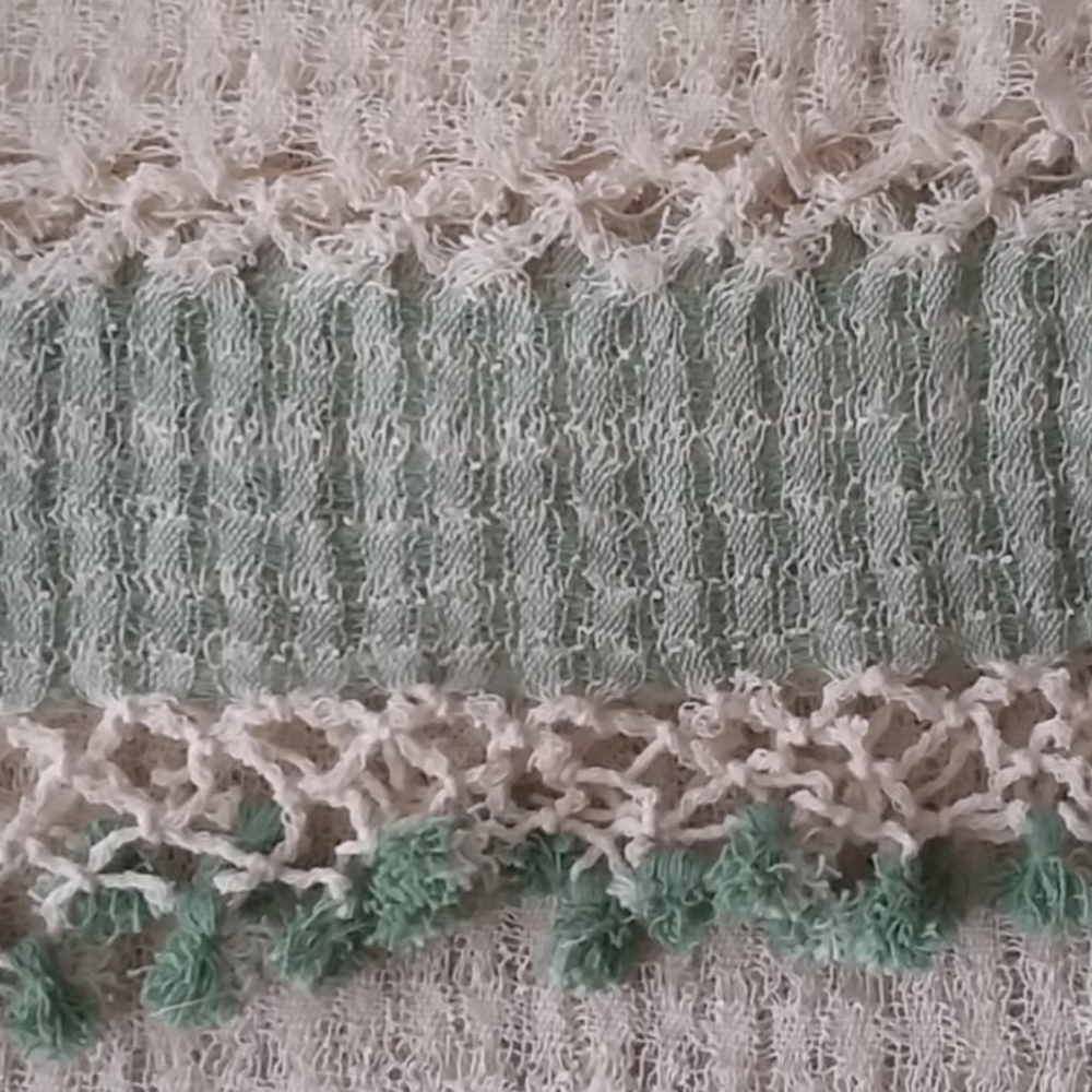 NWOT Handcrafted Table Topper - Picture 5 of 7